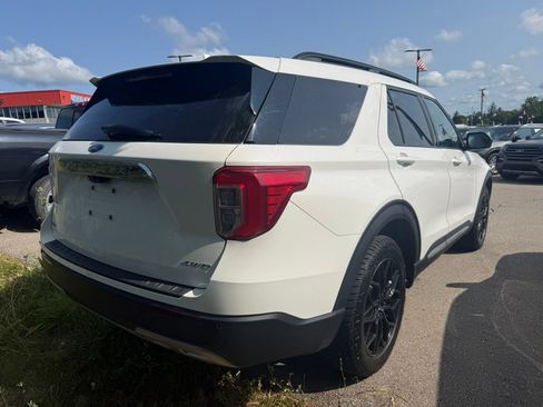 Certified 2022 Ford Explorer XLT w/ Equipment Group 202A AWD/4WD image 6