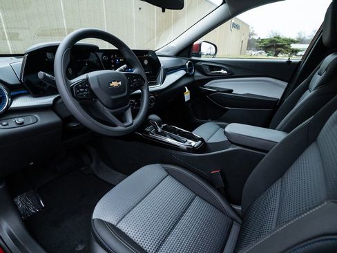 New 2026 Chevrolet Trax LT image 12