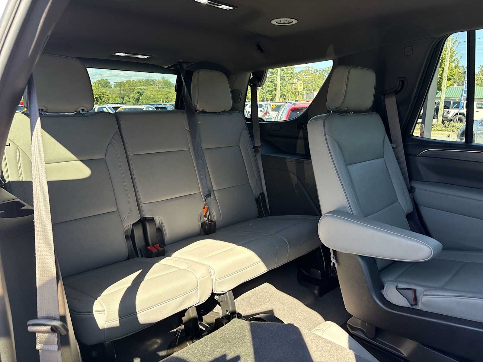 Used 2024 GMC Yukon SLT RWD image 26