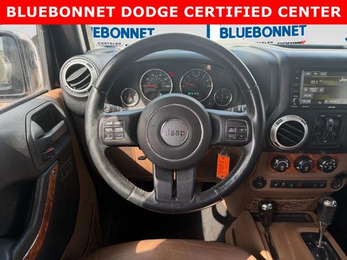 Used 2015 Jeep Wrangler Unlimited Sahara w/ Connectivity Group AWD/4WD image 13