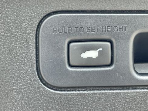 Certified 2025 Honda Pilot Touring image 32
