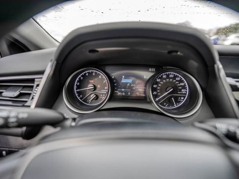 Used 2023 Toyota Camry SE w/ Cold Weather Package image 18