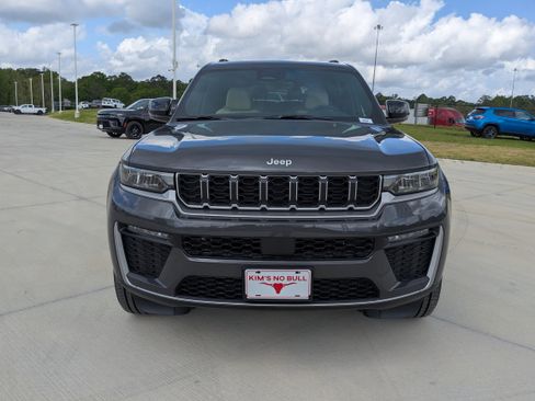 New 2026 Jeep Grand Cherokee L Limited RWD image 2