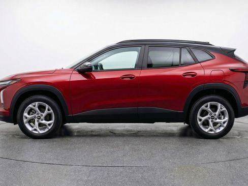 Used 2025 Chevrolet Trax LT w/ LT Convenience Package FWD image 5