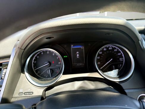 Used 2020 Toyota Camry LE w/ Convenience Package FWD image 18