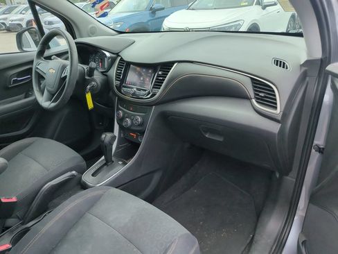 Used 2020 Chevrolet Trax LS FWD image 6