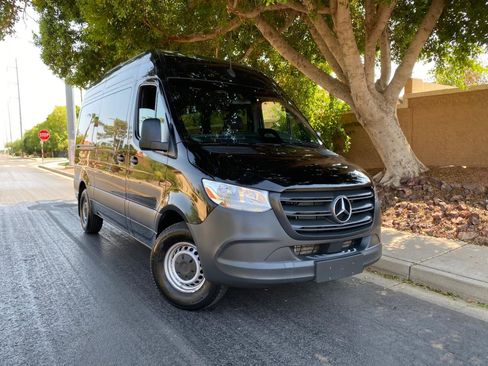 Used 2025 Mercedes-Benz Sprinter 2500 image 2