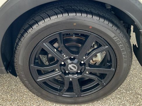Used 2023 Nissan Kicks SR w/ SR Premium Package FWD image 8