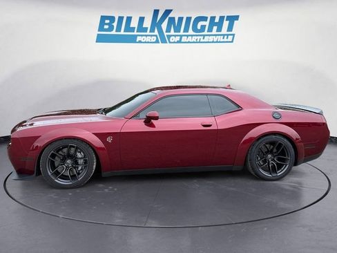 Used 2018 Dodge Challenger SRT Hellcat RWD image 2