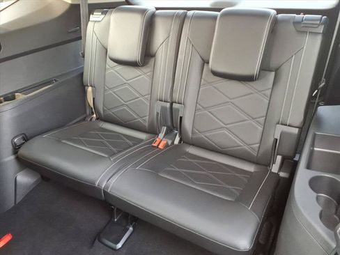 Used 2025 Volkswagen Atlas SE FWD image 14
