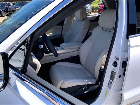 Used 2023 Genesis GV70 2.5T w/ Select Package image 8