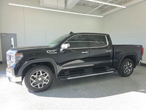 Used 2024 GMC Sierra 1500 SLT w/ SLT Premium Package image 2