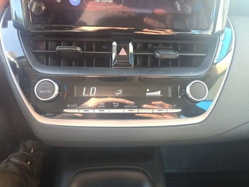 Used 2025 Toyota Corolla LE image 20