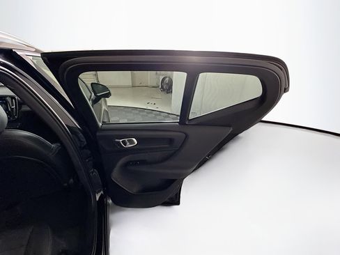 Used 2025 Volvo XC40 B5 Core image 31