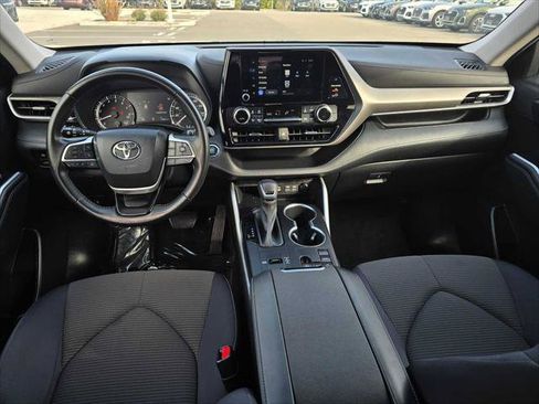Used 2023 Toyota Highlander LE FWD image 21