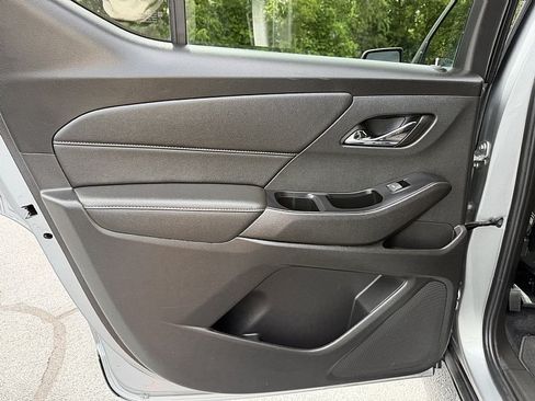 Used 2023 Chevrolet Traverse LT FWD image 29