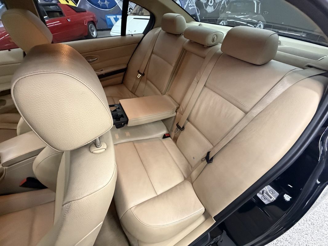 Used 2011 BMW 335i xDrive Sedan AWD/4WD image 14