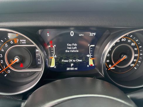 Used 2022 Jeep Gladiator Overland image 14