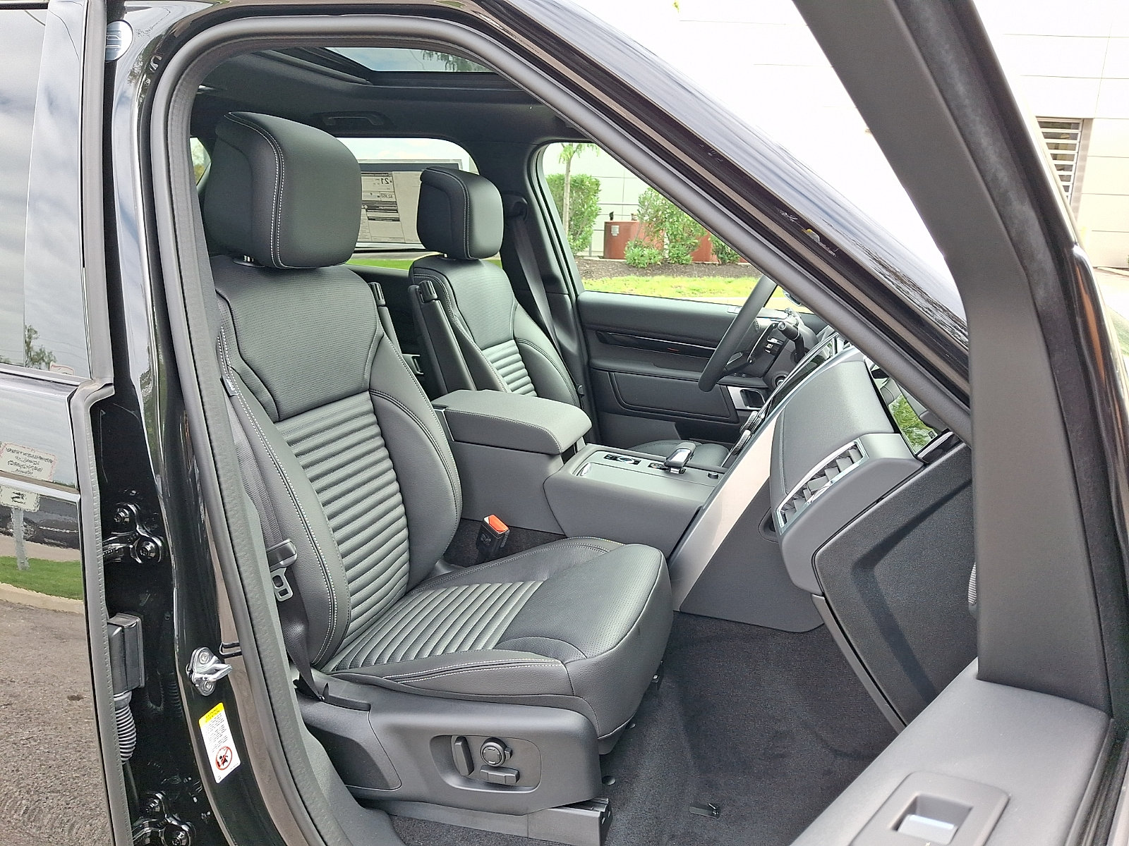 New 2026 Land Rover Discovery S AWD/4WD image 3