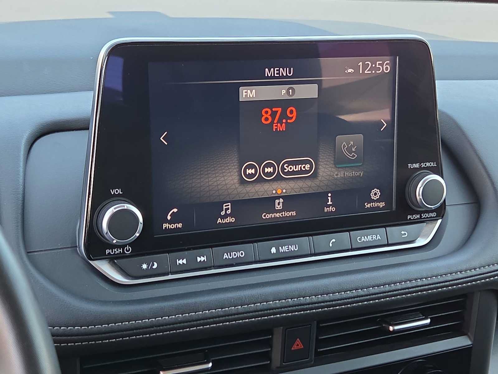 Used 2025 Nissan Rogue SV FWD image 23