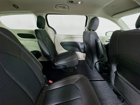 Used 2022 Chrysler Voyager LX FWD image 25