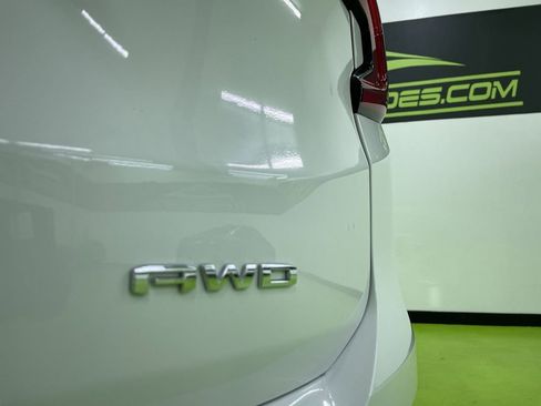 Used 2023 GMC Terrain SLE w/ Driver Convenience Package image 14