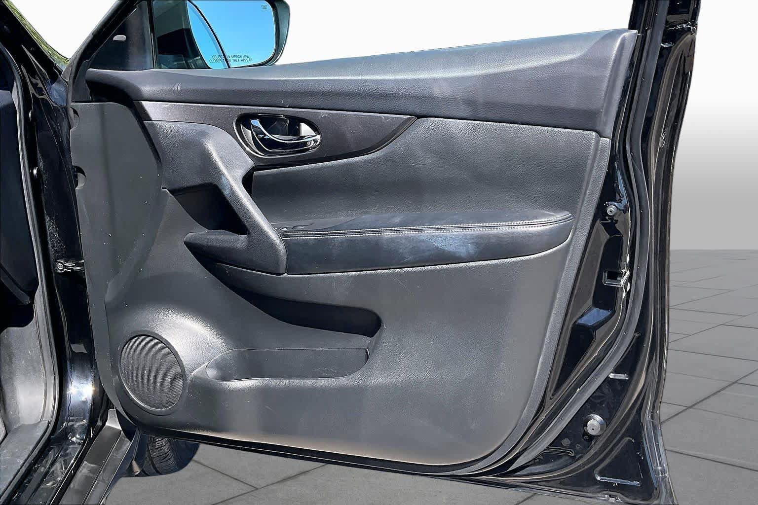 Used 2020 Nissan Rogue S w/ Special Edition Package FWD image 22