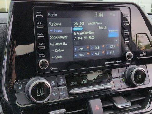 Used 2022 Toyota Highlander XLE AWD/4WD image 12
