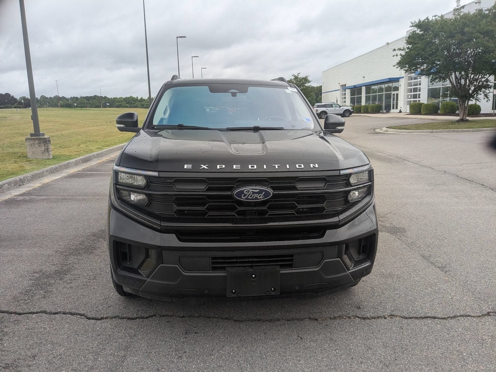 Used 2025 Ford Expedition Active RWD image 8
