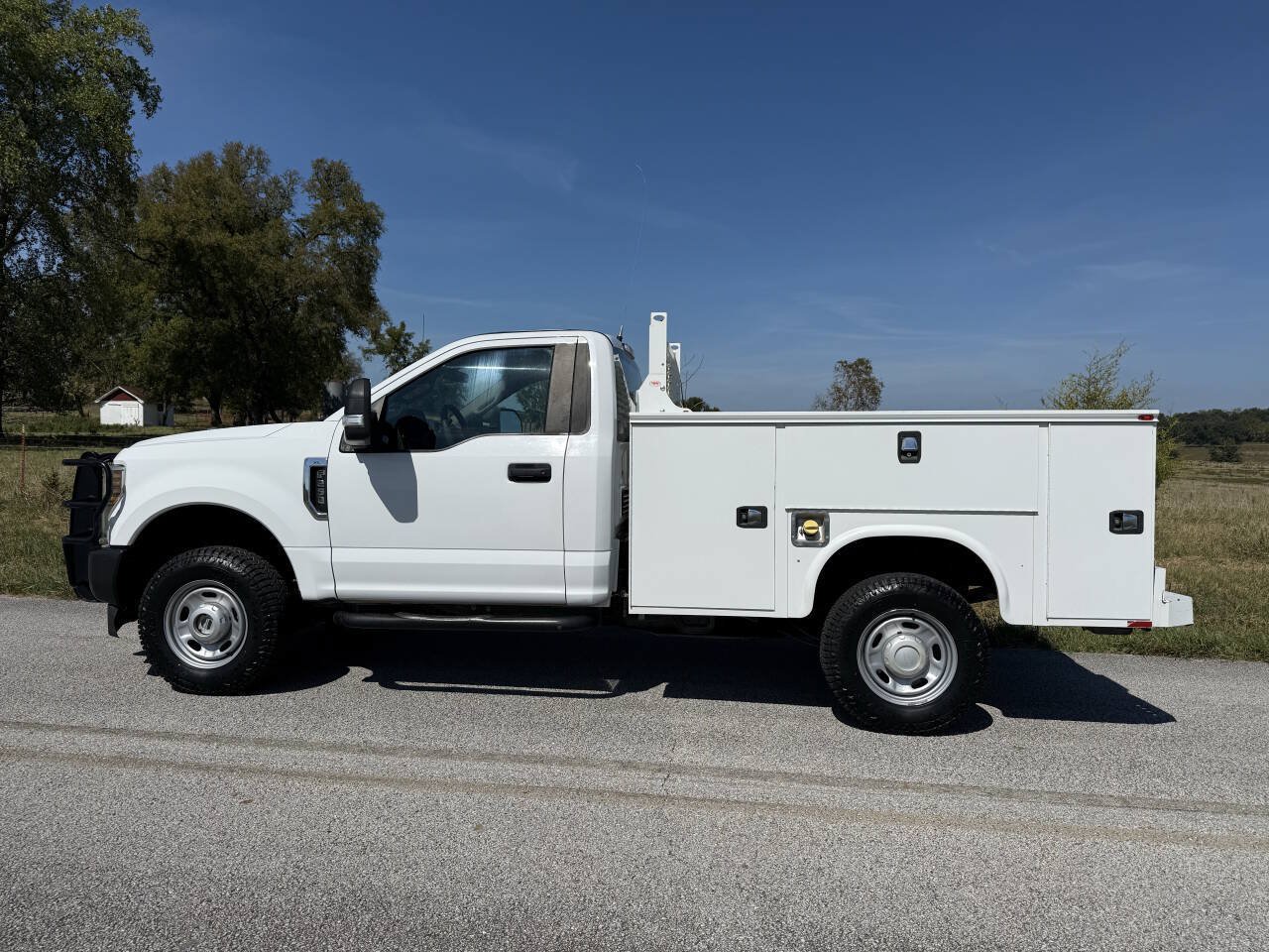 Used 2019 Ford F250 XL w/ Power Equipment Group AWD/4WD image 3