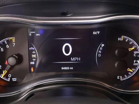 Used 2021 Jeep Grand Cherokee Laredo X image 4