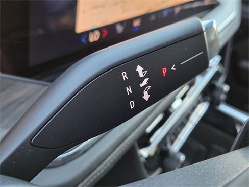 Used 2025 Chevrolet Suburban Z71 image 13