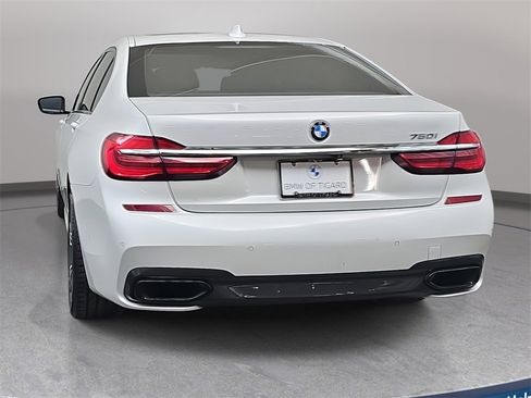 Used 2017 BMW 750i image 5