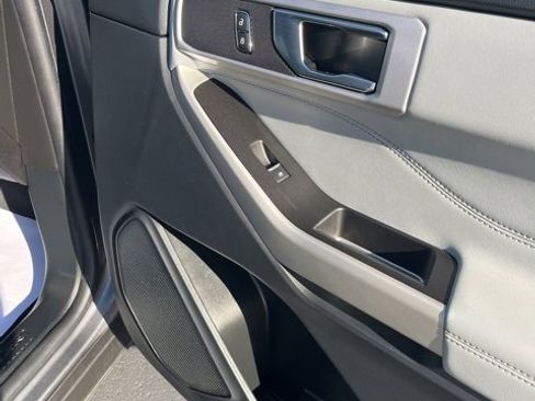 Used 2022 Ford Explorer XLT w/ Equipment Group 202A image 21