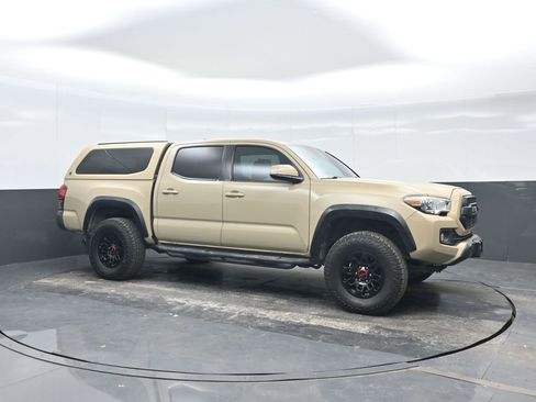 Used 2019 Toyota Tacoma TRD Off-Road image 8