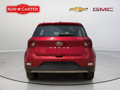 Used 2024 Hyundai Venue Limited FWD image 5