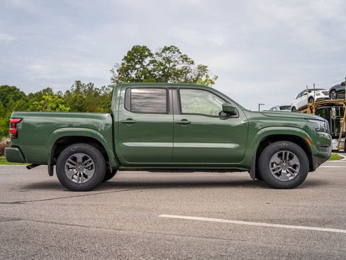 Used 2025 Nissan Frontier SV RWD image 8