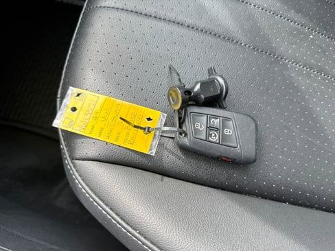 Used 2024 Volkswagen Tiguan SE w/ Panoramic Sunroof Package image 37