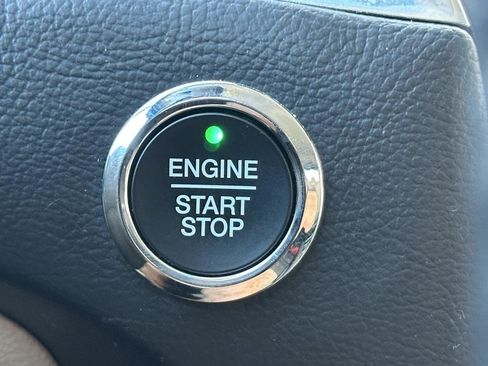 Used 2024 Ford Edge Titanium image 13