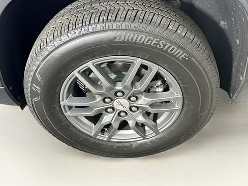 Used 2025 GMC Acadia Elevation image 11