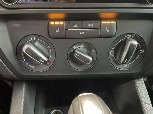 Used 2017 Volkswagen Jetta SE image 16
