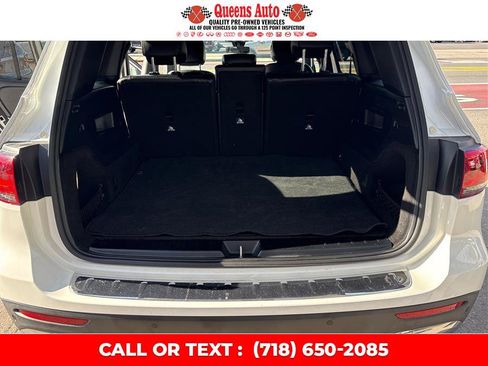 Used 2021 Mercedes-Benz GLB 250 4MATIC w/ Premium Package image 13