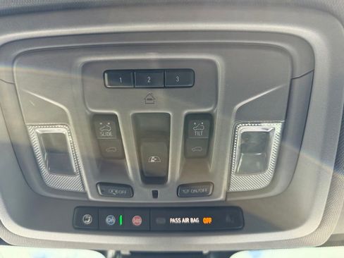 Used 2022 GMC Sierra 3500 Denali w/ Denali Ultimate Package AWD/4WD image 33