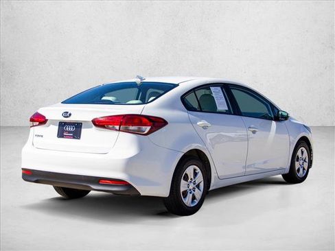 Used 2017 Kia Forte LX FWD image 5