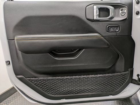 Used 2024 Jeep Wrangler Sahara image 8