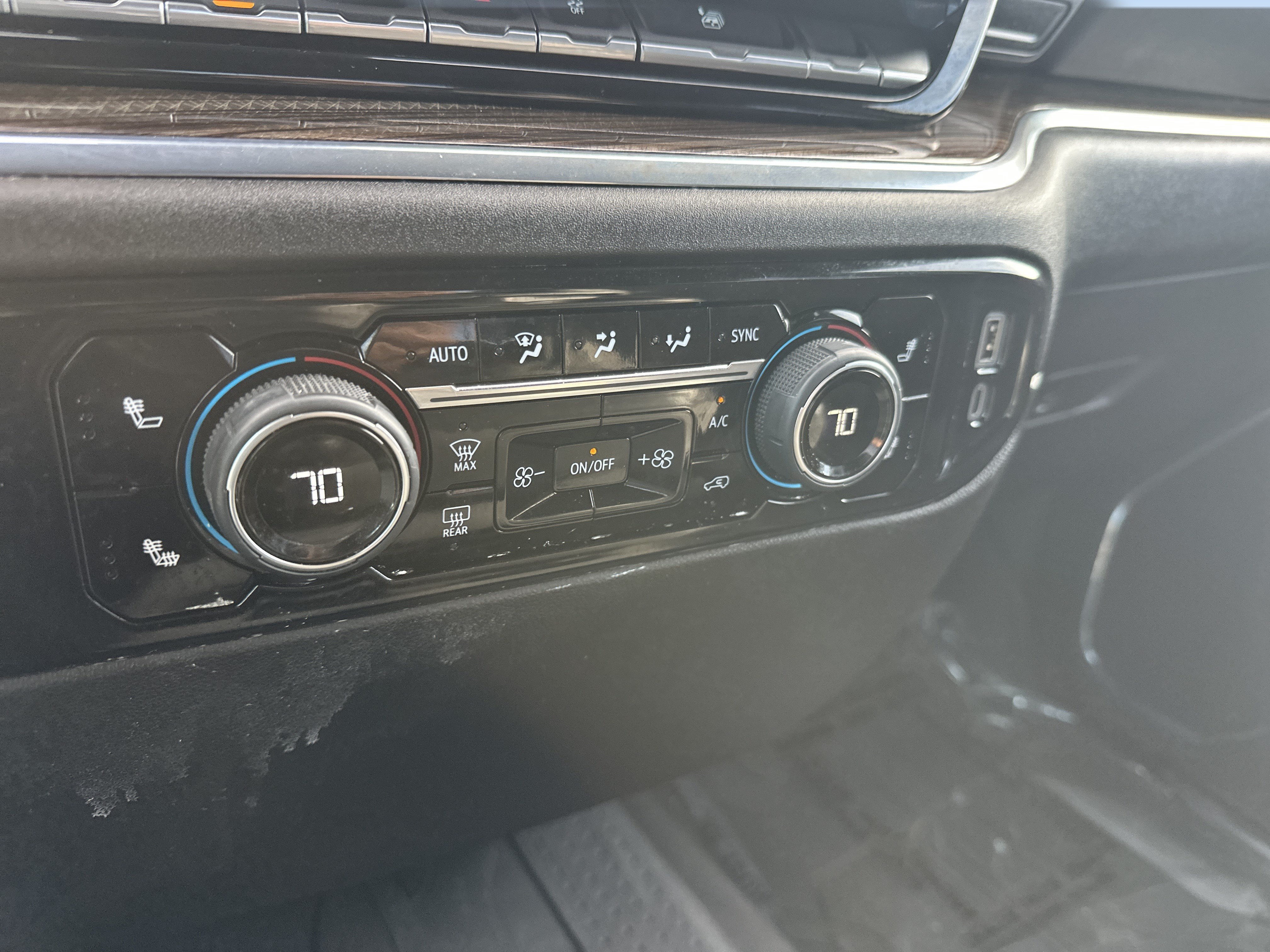 Certified 2024 Chevrolet Silverado 1500 LT AWD/4WD image 19