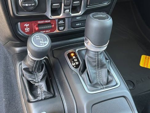 New 2026 Jeep Gladiator Rubicon w/ Technology Group AWD/4WD image 32