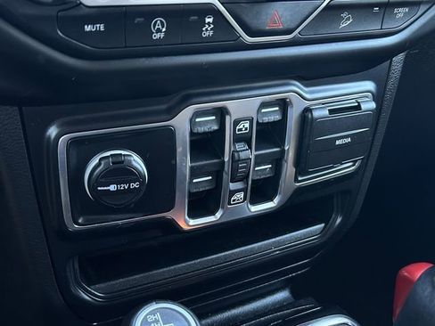 Used 2021 Jeep Wrangler Unlimited Sahara image 24