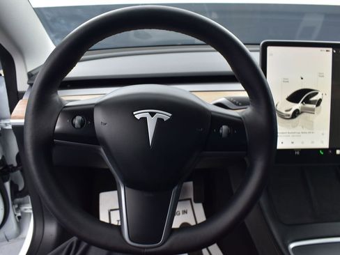 Used 2023 Tesla Model 3 Standard Range image 13