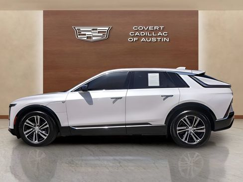 Certified 2024 Cadillac Lyriq Luxury AWD/4WD image 2